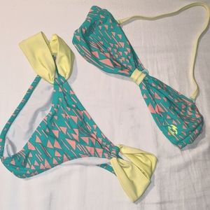 Billabong Two Piece Bikini 👙 Size Small or XSmall